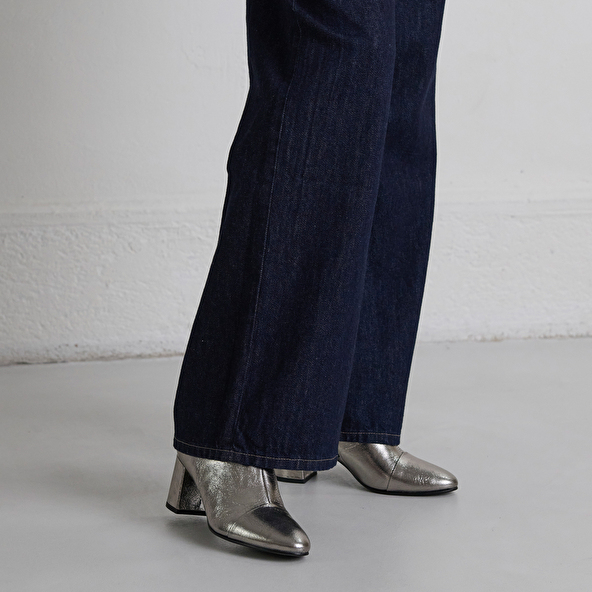 Bottines &agrave; talons in dark metallic leather | DONIAMA