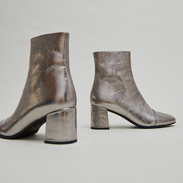 Bottines &agrave; talons in dark metallic leather | DONIAMA