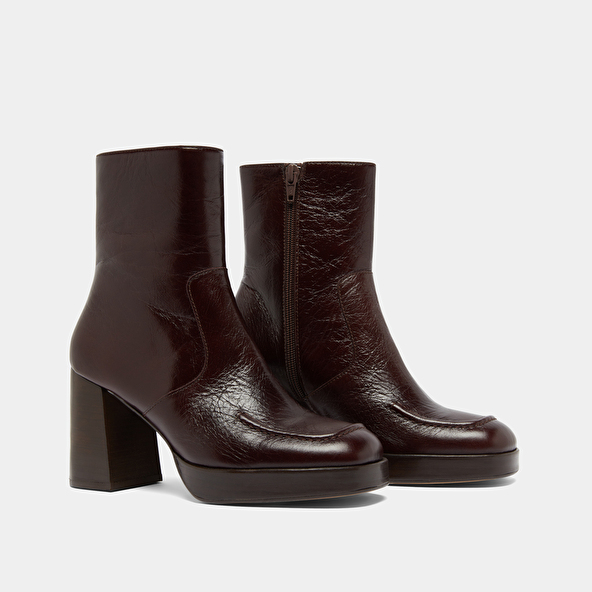 Heeled ankle boots with squared toes in chocolate distressed leather | VERONICA