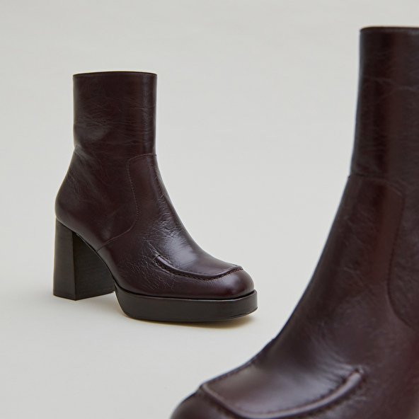 Heeled ankle boots with squared toes in chocolate distressed leather | VERONICA