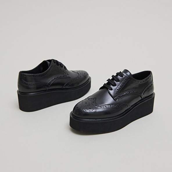 Derbies compensées in black leather | ADRIELLE