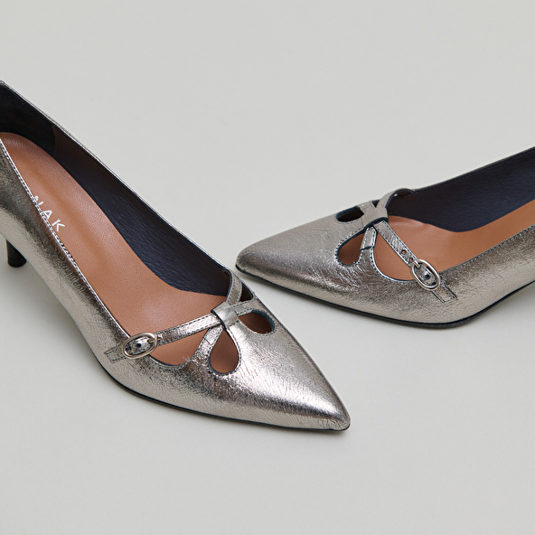 Escarpins à brides croisées in dark metallic leather | DOUCHKA