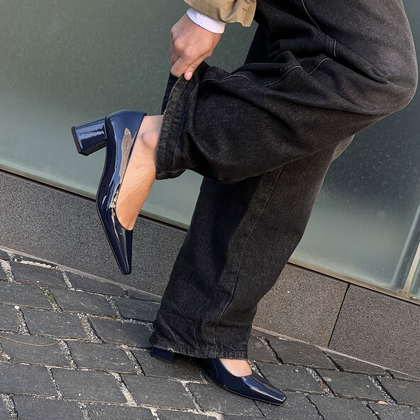 Escarpins à talons recouverts in blue patent | DULINA