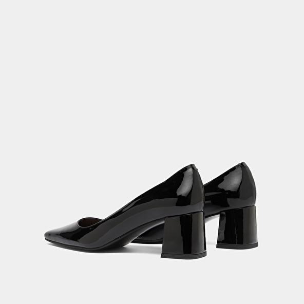 Escarpins à talons recouverts in black patent | DULINA