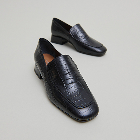 Mocassins à bouts arrondis in black reptile leather | DYNAMIC