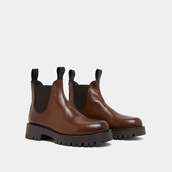 Boots à semelles crantées in brown patinated leather | ROCHE