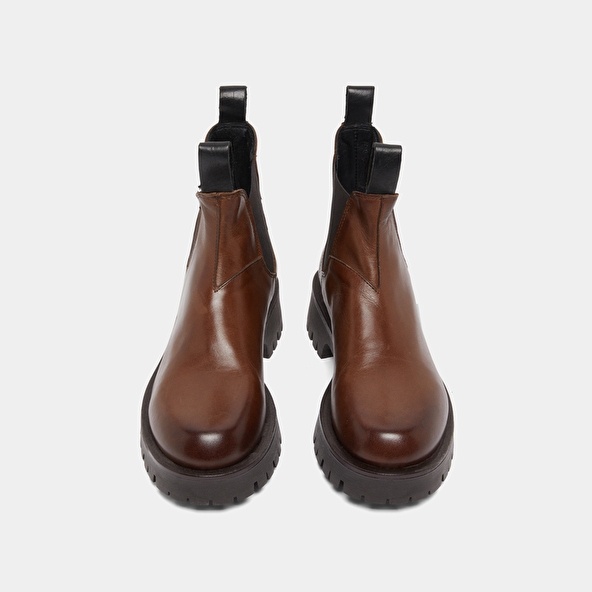 Boots à semelles crantées in brown patinated leather | ROCHE
