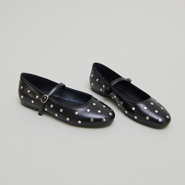 Ballet flats with straps in black leather | DANAELLE