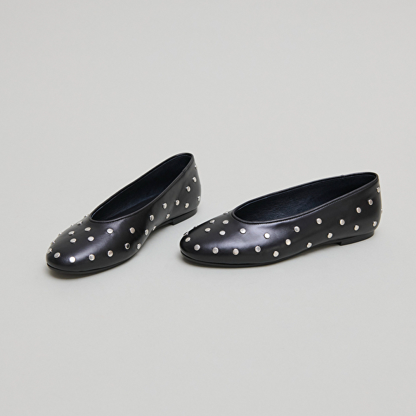 Ballet flats with silver details in black leather | DANIA