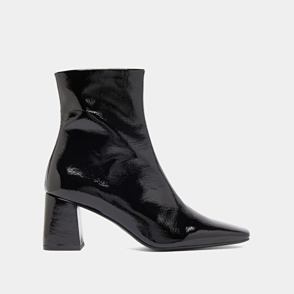 Bottines à bouts pointus in black pleated patent | DALIBAR