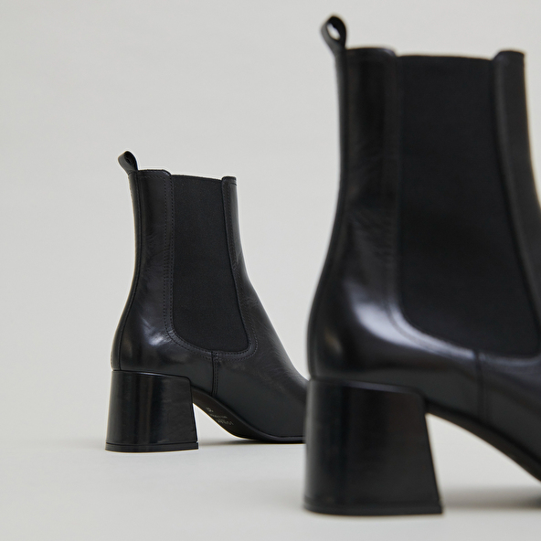 Bottines à talons et élastiques in black leather | DENON