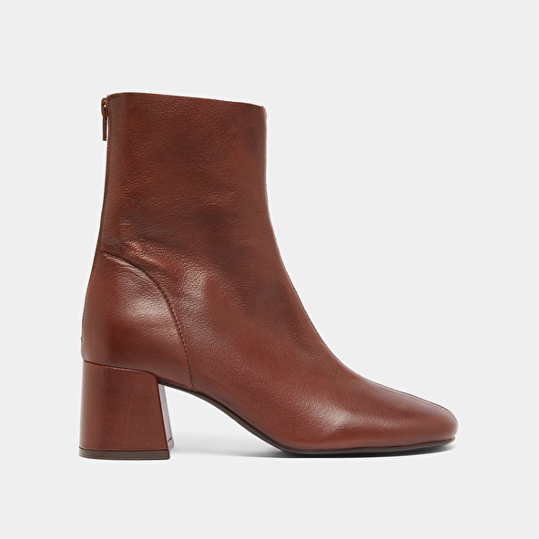 Bottines &agrave; fermetures &eacute;clairs arri&egrave;res..... in brown grained leather | DENONIE