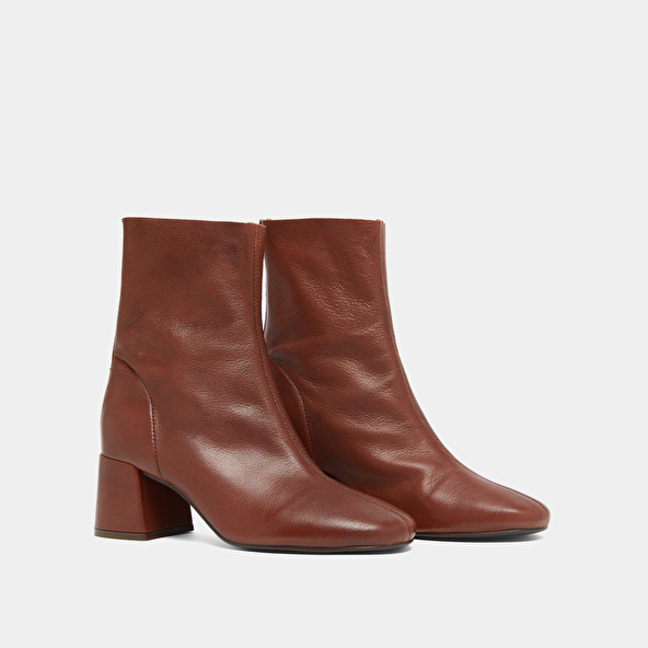 Bottines &agrave; fermetures &eacute;clairs arri&egrave;res..... in brown grained leather | DENONIE