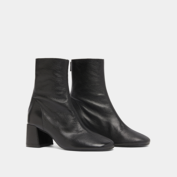Bottines à fermetures éclairs arrières in black grained leather | DENONIE