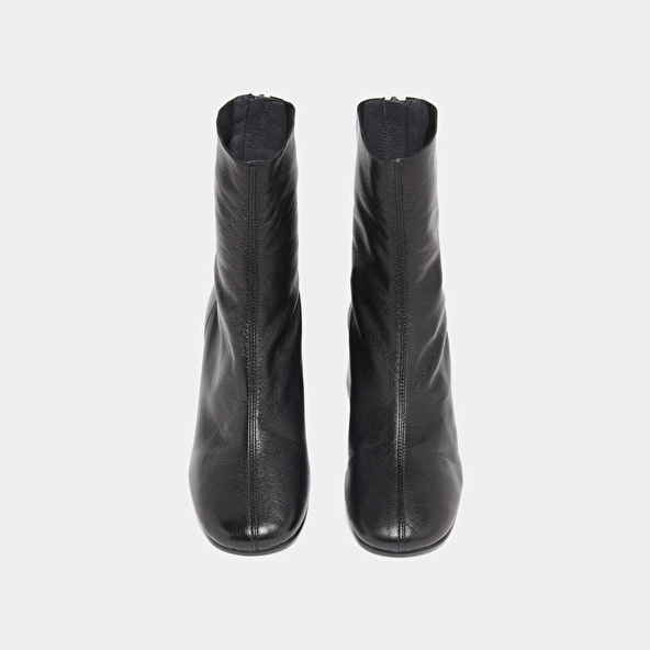 Bottines à fermetures éclairs arrières in black grained leather | DENONIE