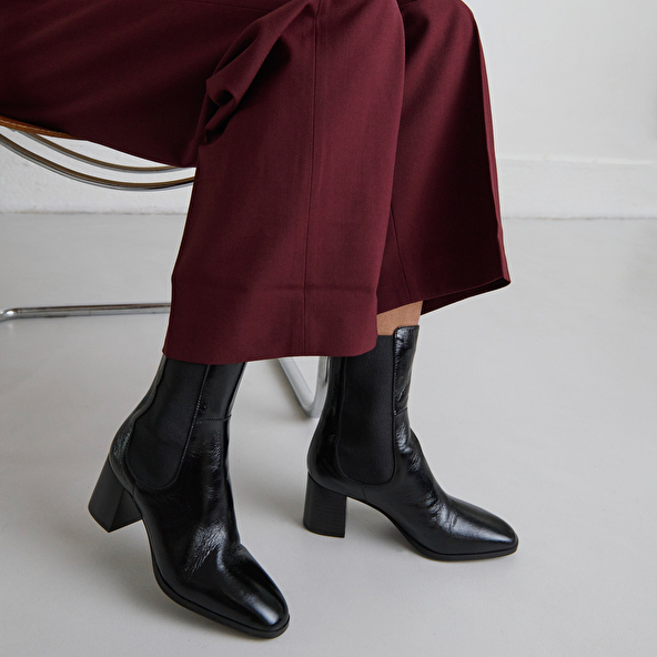 Bottines à élastiques in black shiny leather | DUCHA