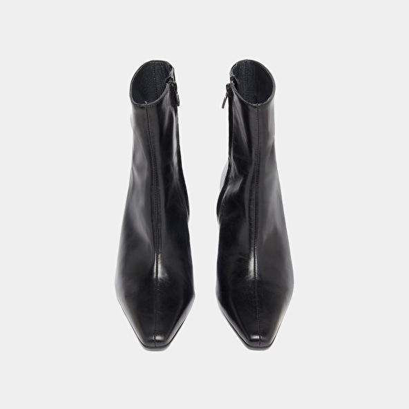 Bottines &agrave; larges talons in black leather | DYONISOS