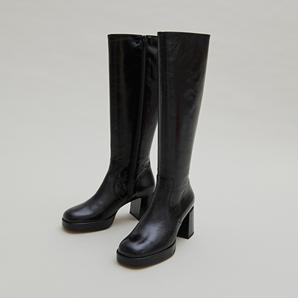 Heeled platform boots in black distressed leather | VANEO