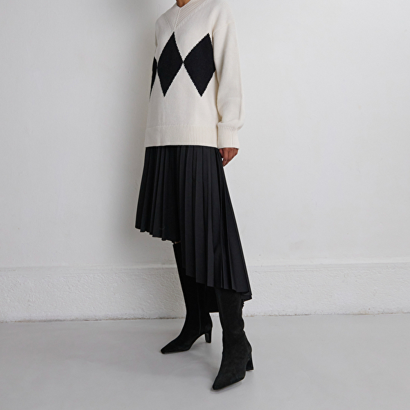 Bottes à talons et bouts pointus in black suede | DANOU
