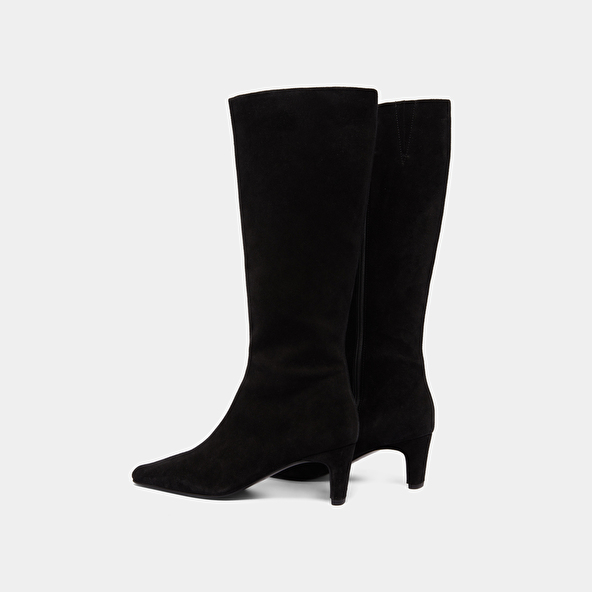 Bottes à talons et bouts pointus in black suede | DANOU