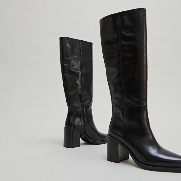 Boots with laminated heels in black leather | DICKINSON