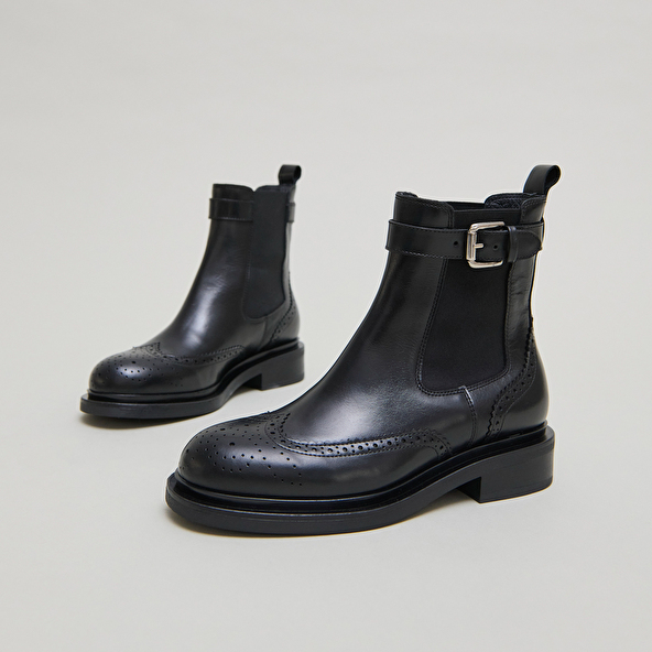 Boots à boucles in black leather | DOUBY