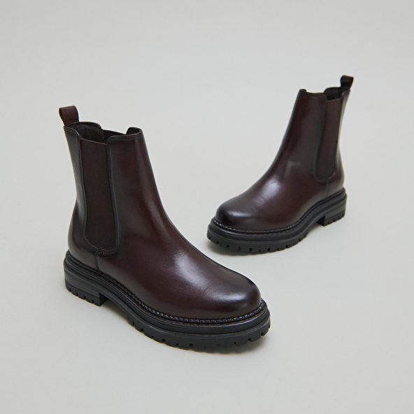 Low boots with notched and elastic soles in red-brown leather | ADALARD