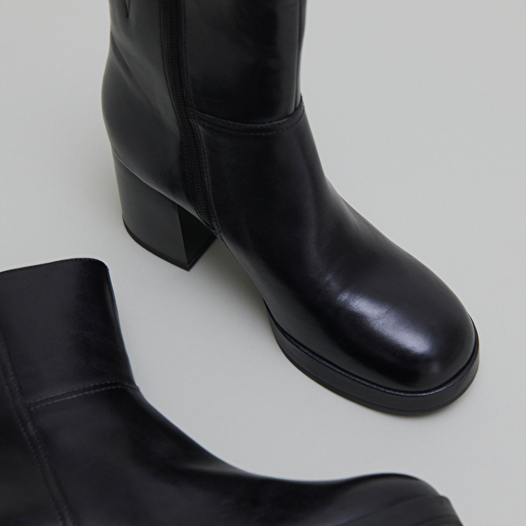 Bottines à talons flare in black leather | ANELLE