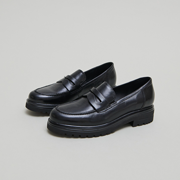 Loafers with notched soles in black leather | ARLO
