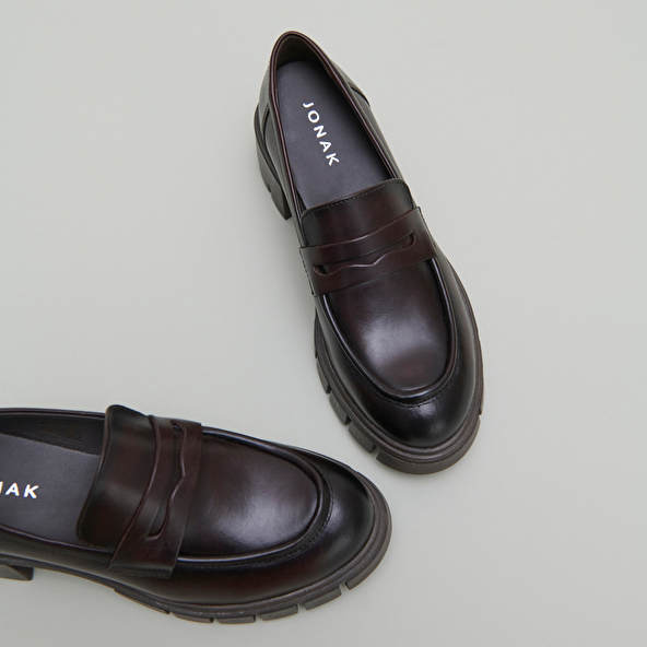 Loafers with notched soles in red-brown leather | ARON