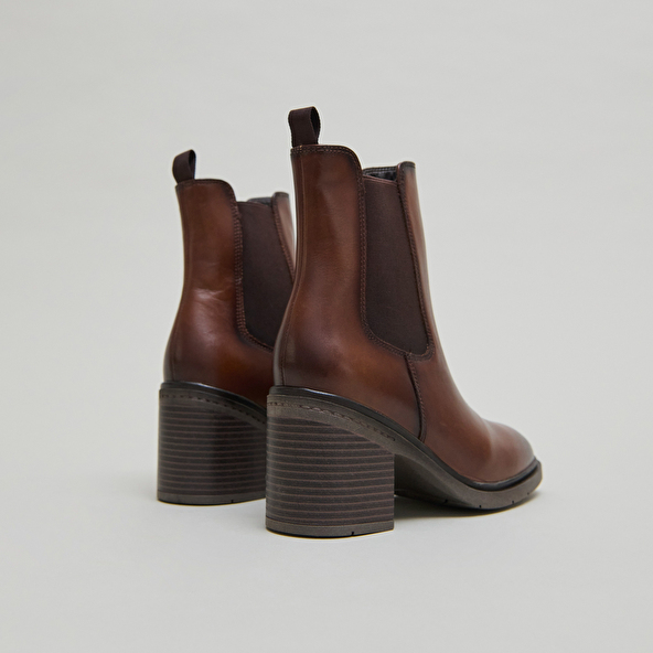 Bottines à élastiques et bouts arrondis.... in cognac leather | ATILA