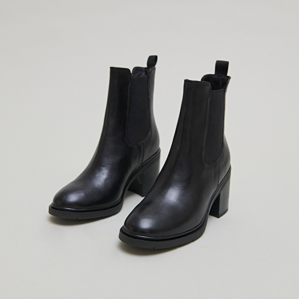 Bottines à élastiques et bouts arrondis.... in black leather | ATILA