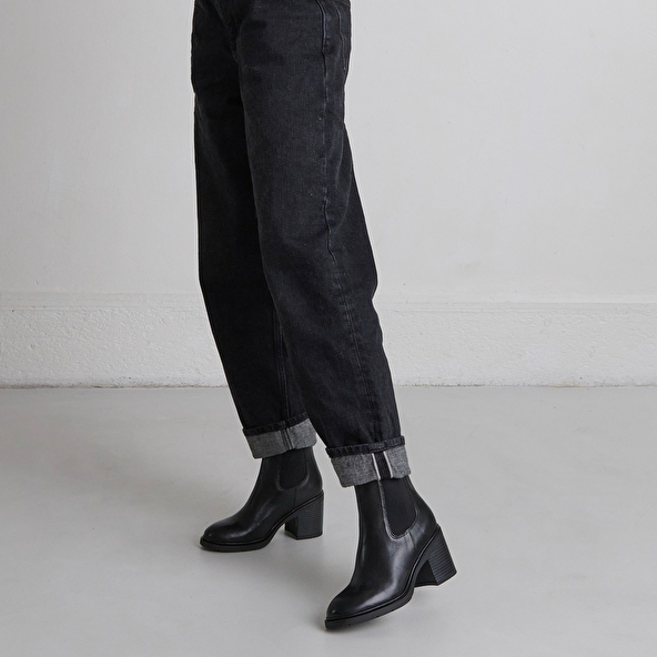 Bottines à élastiques et bouts arrondis.... in black leather | ATILA