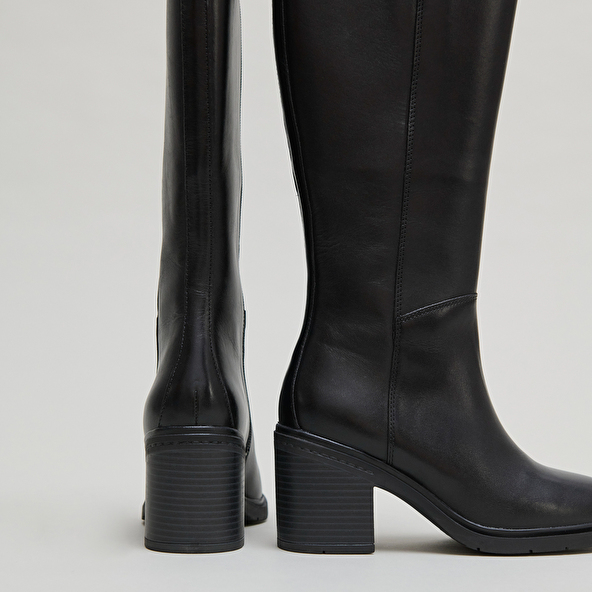 Bottes à talons et à bouts ronds in black leather | ATILUS
