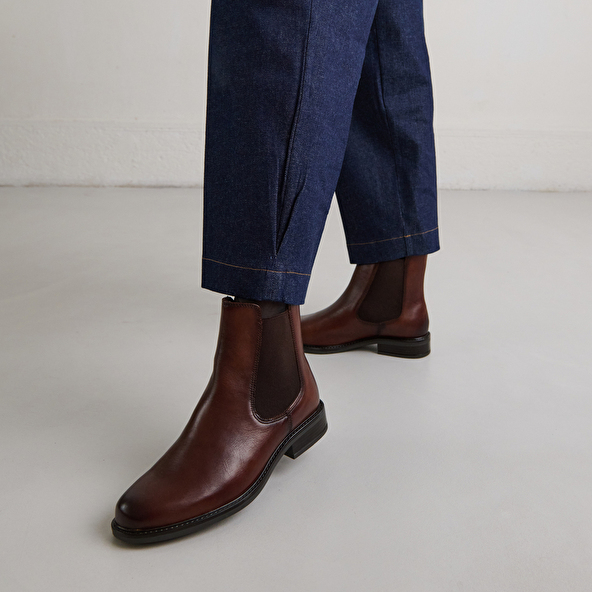 Boots &agrave; &eacute;lastiques et &agrave; bouts ronds in cognac leather | AUDRY