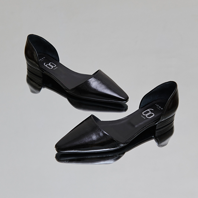 Ballerines ouvertes à bouts pointus in black shiny leather | review