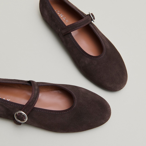 Ballet flats with straps and buckles in dark brown velvet | DEESSE