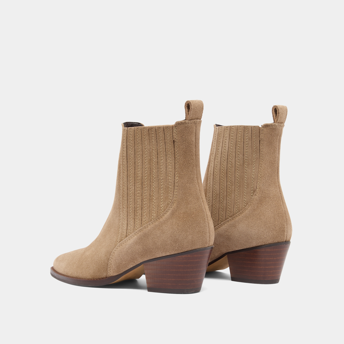Boots &agrave; petits talons biseaut&eacute;s et &eacute;last... in taupe suede | BAILEY