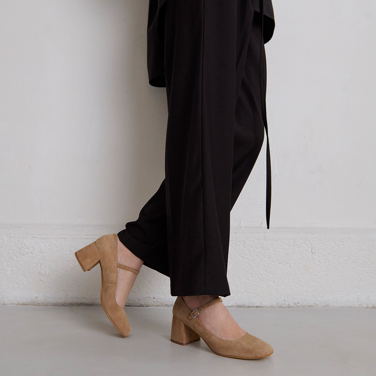 Square-heeled Mary Jane in camel velvet | ALIENOR