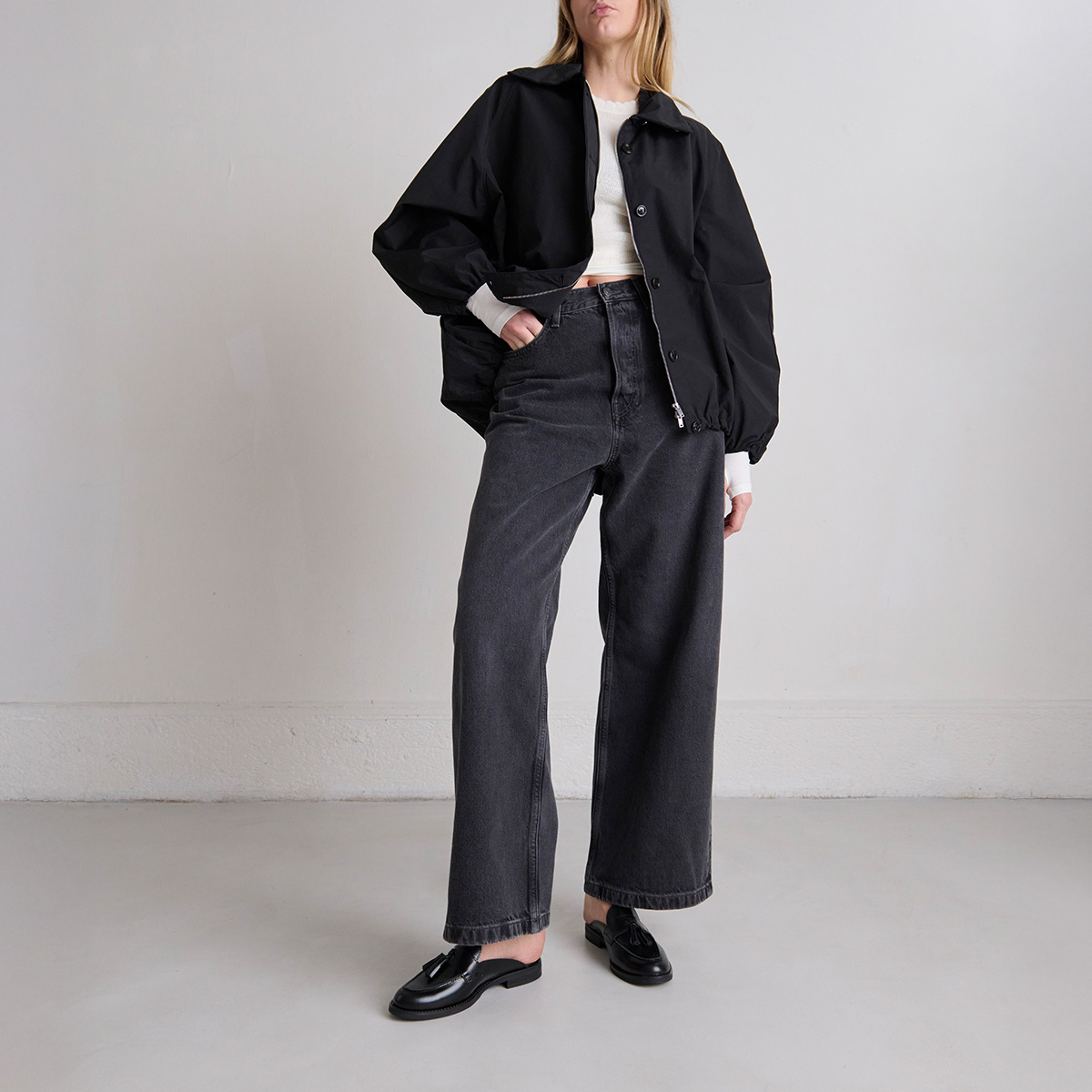 Loafers with tassels and open backs in black glazed leather | NATALY