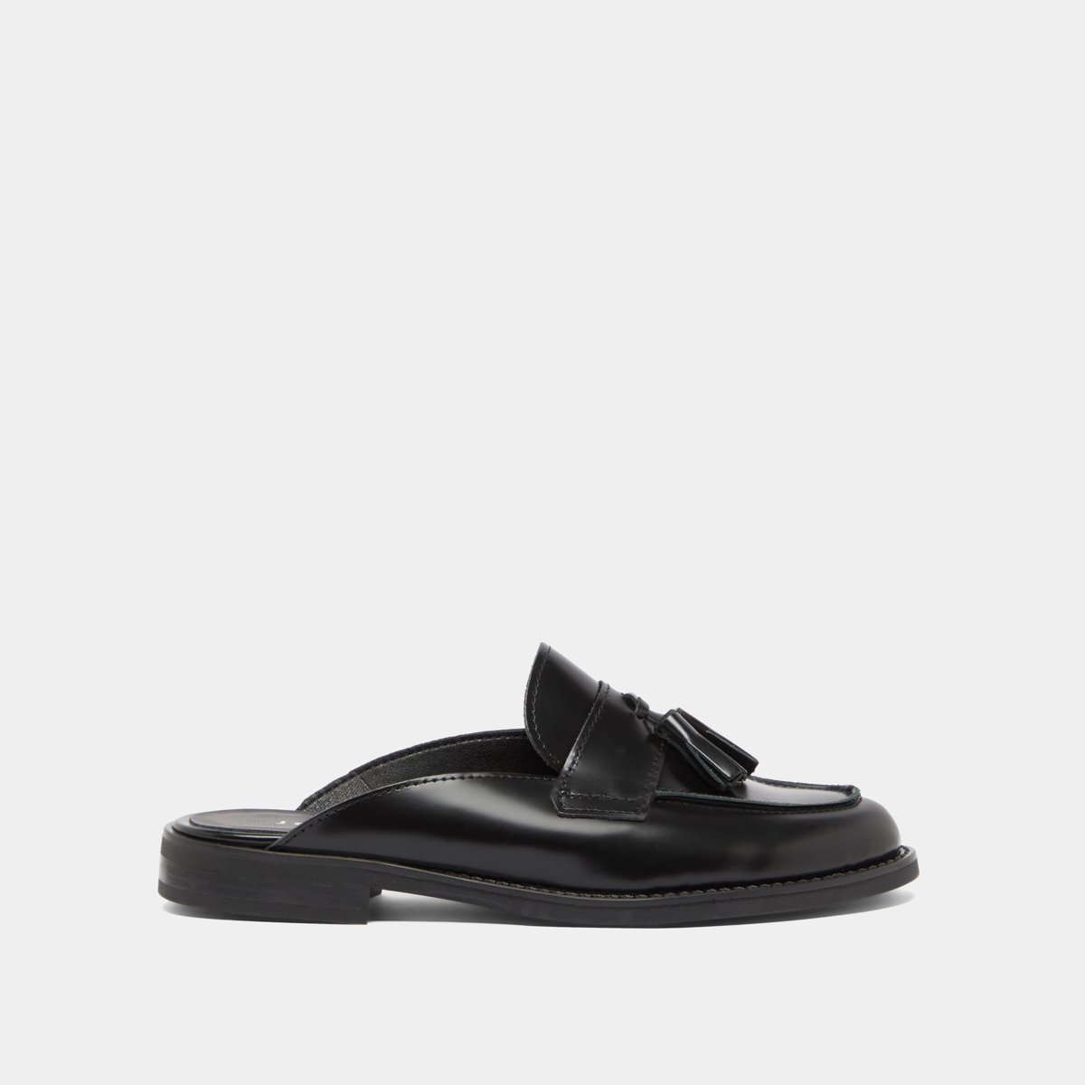 Loafers with tassels and open backs in black glazed leather | NATALY
