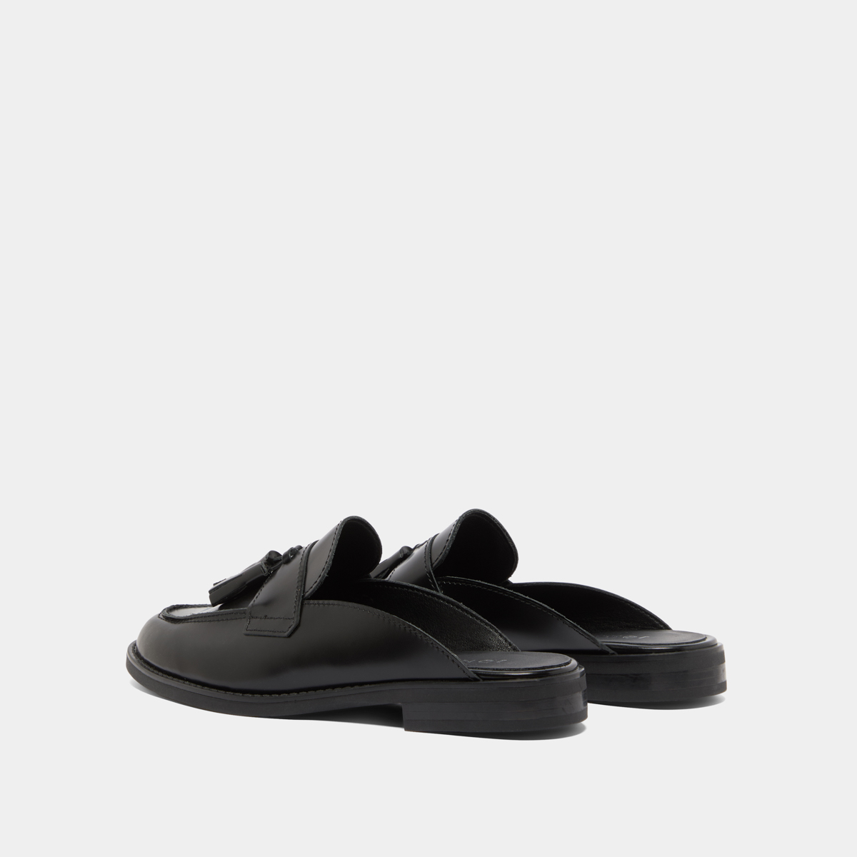 Loafers with tassels and open backs in black glazed leather | NATALY