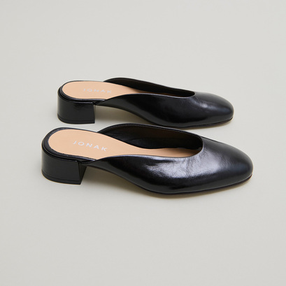 Mules with small heels black