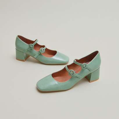 Mary Janes with double straps and rounded toes in green shiny leather | DELOU
