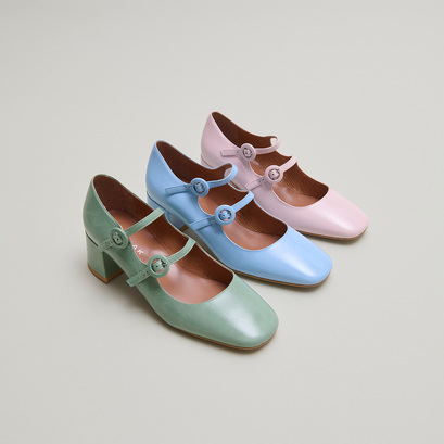 Mary Janes with double straps and rounded toes in green shiny leather | DELOU