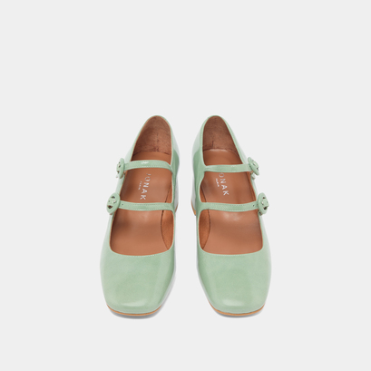 Mary Janes with double straps and rounded toes in green shiny leather | DELOU