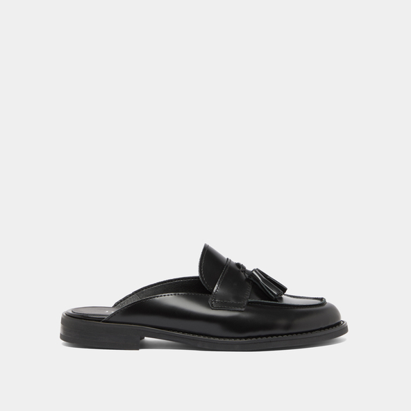 Loafers with tassels and open backs in black glazed leather | NATALY