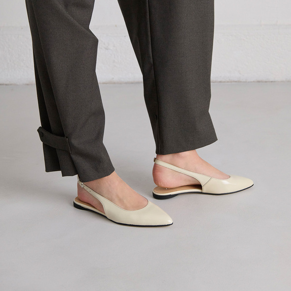 Slingback ballet flats in ecru pleated varnish | NOA