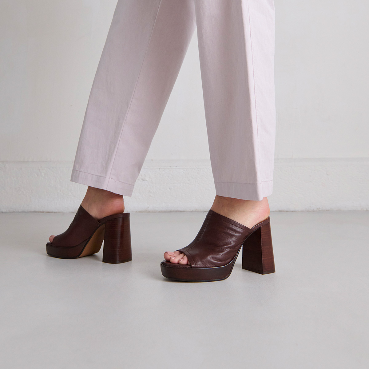Heeled mules in brown leather | BAYA