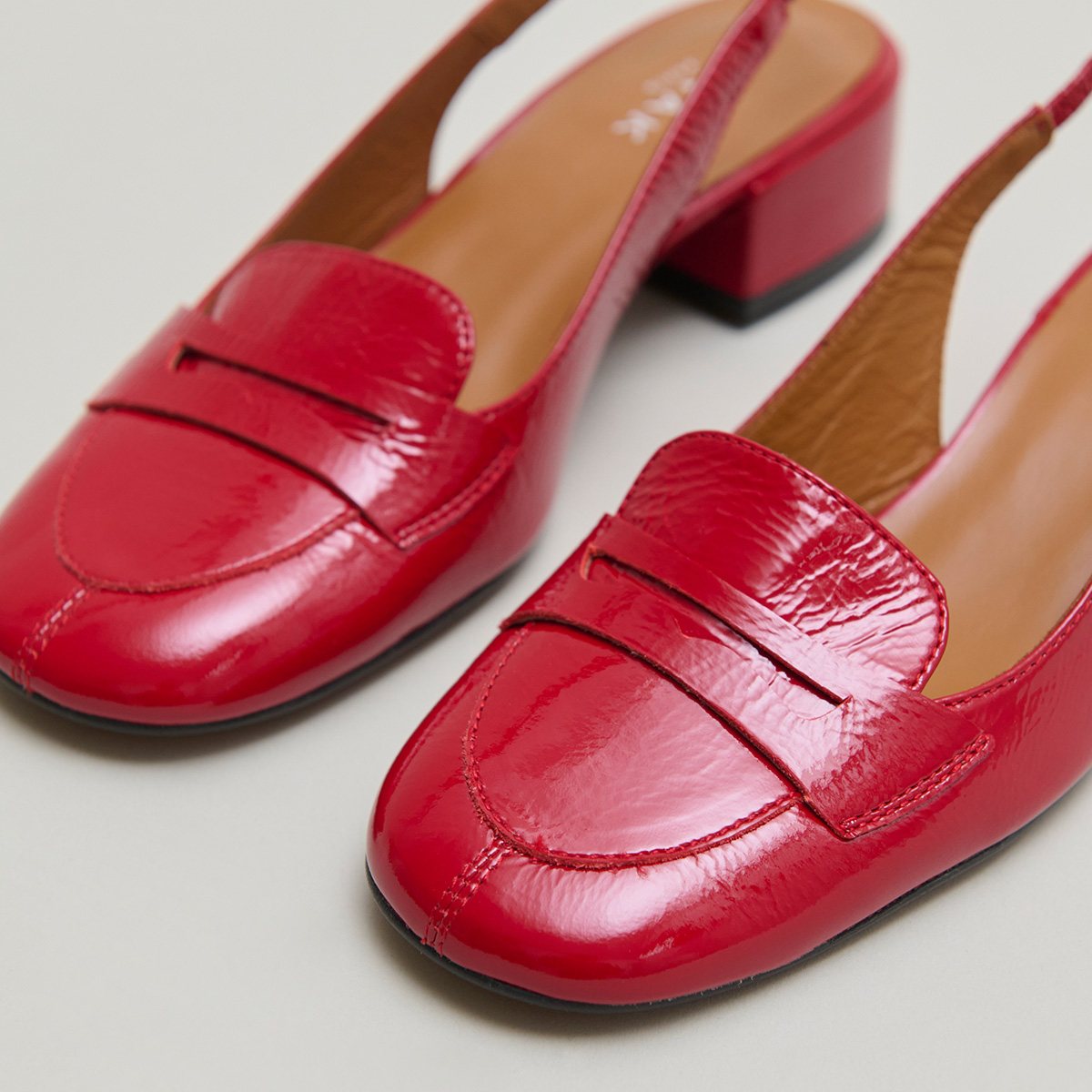 Flap slingbacks in red pleated varnish | BRIDE